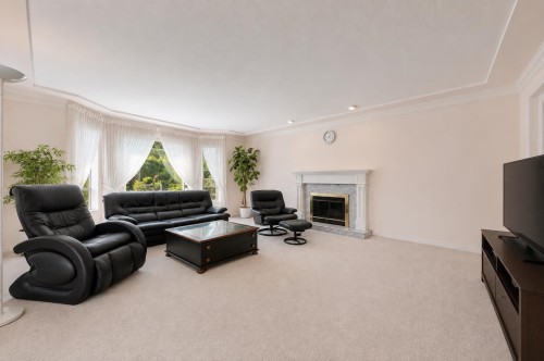 7038 Bridge Street, Richmond, BC - Indoor Photo Showing Living Room With Fireplace