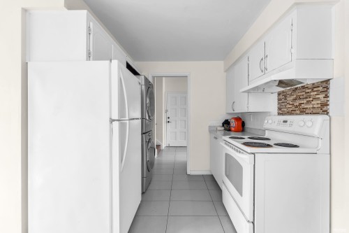 10280 Amethyst Avenue, Richmond, BC - Indoor Photo Showing Kitchen
