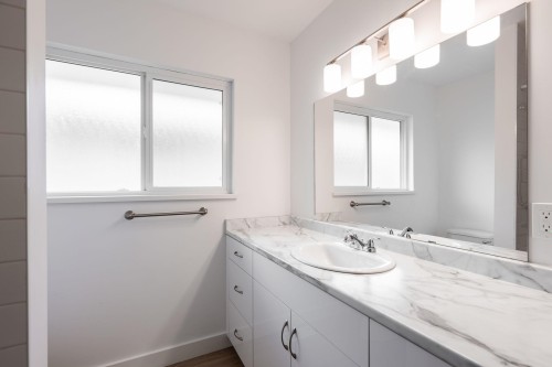1410 Dansey Avenue, Coquitlam, BC - Indoor Photo Showing Bathroom