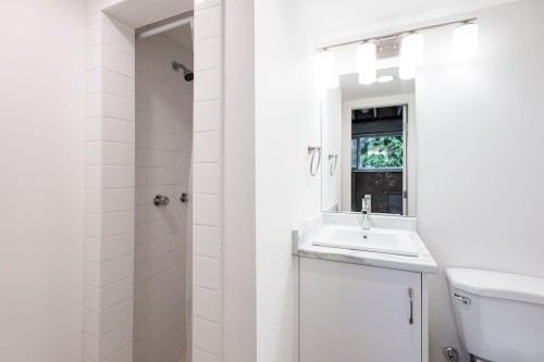 1410 Dansey Avenue, Coquitlam, BC - Indoor Photo Showing Bathroom
