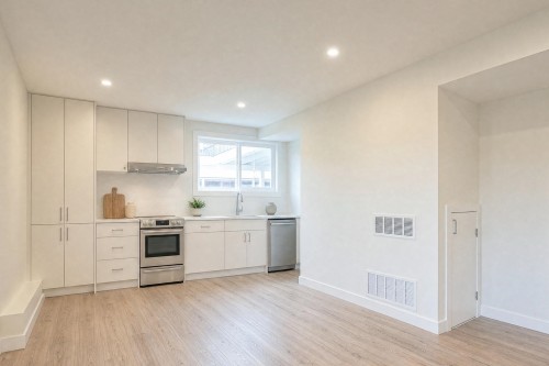 1410 Dansey Avenue, Coquitlam, BC - Indoor Photo Showing Kitchen