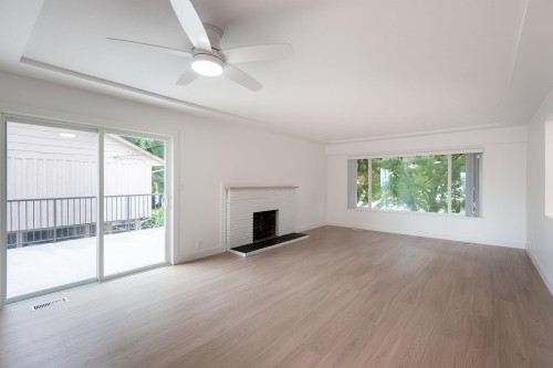 1410 Dansey Avenue, Coquitlam, BC - Indoor Photo Showing Other Room With Fireplace