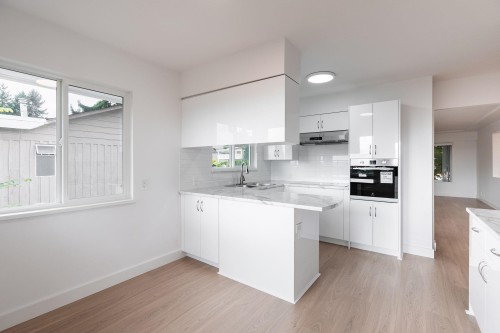 1410 Dansey Avenue, Coquitlam, BC - Indoor Photo Showing Kitchen