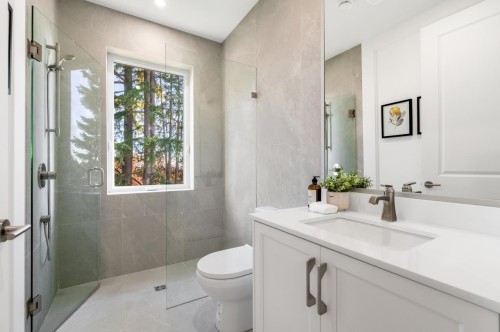 4005 35Th Avenue W, Vancouver, BC - Indoor Photo Showing Bathroom