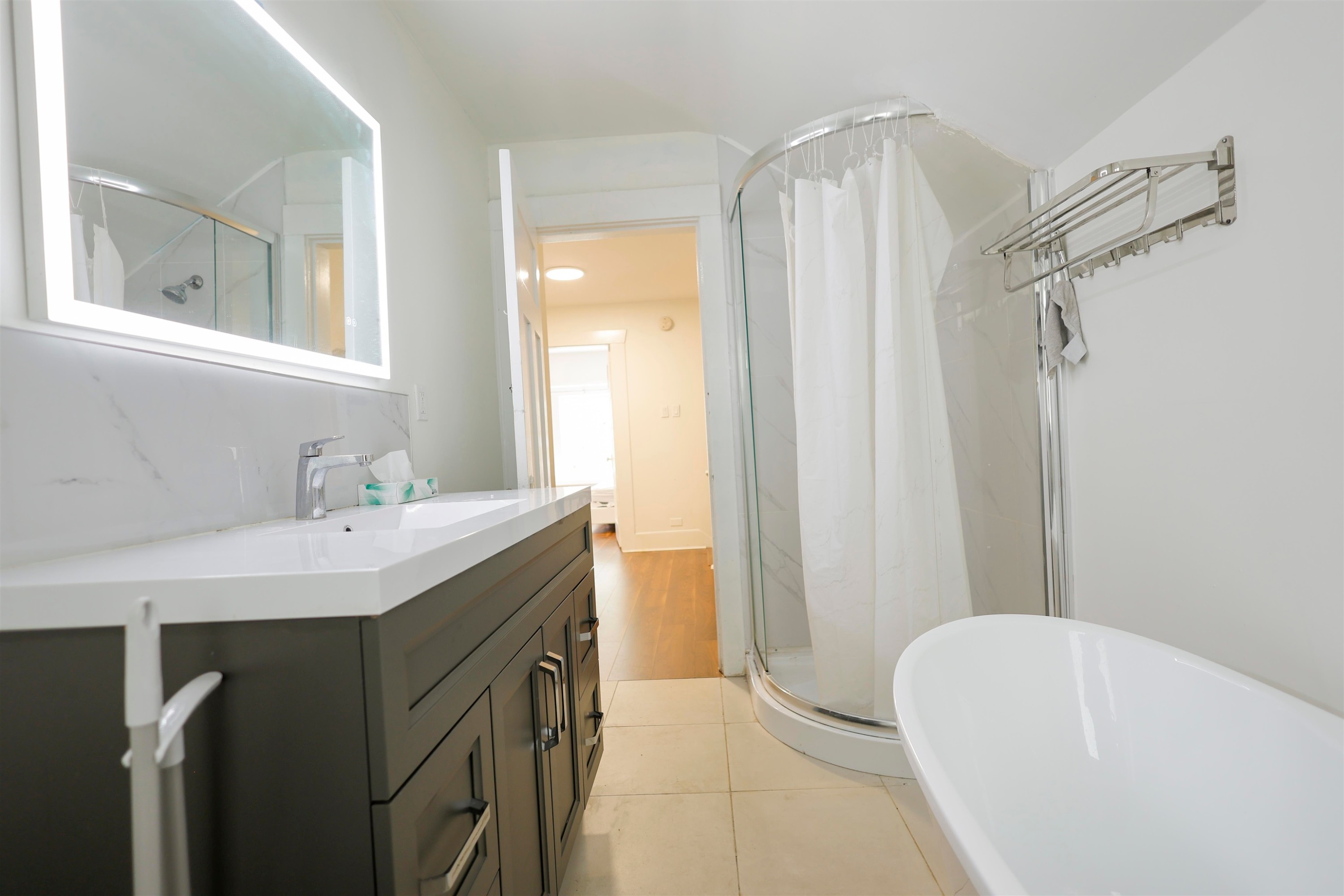 3874 13Th Avenue W, Vancouver, BC - Indoor Photo Showing Bathroom