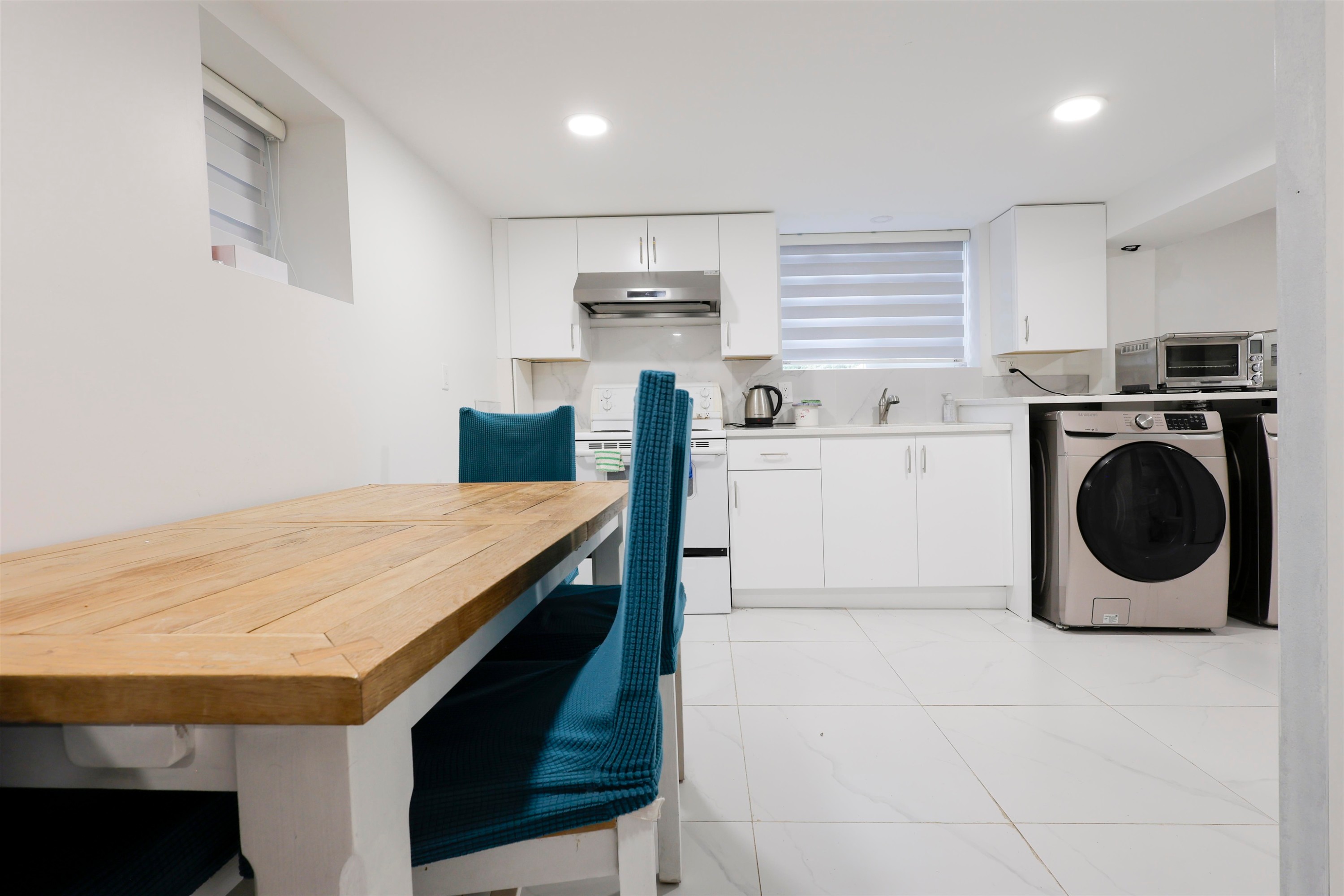 3874 13Th Avenue W, Vancouver, BC - Indoor Photo Showing Laundry Room