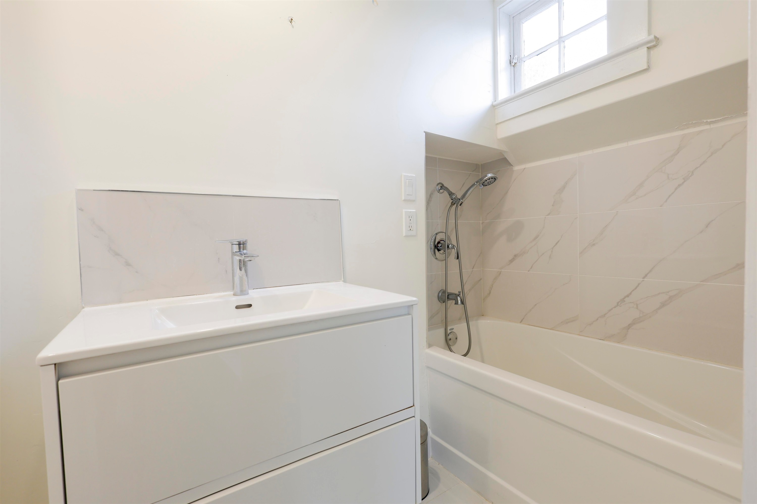 3874 13Th Avenue W, Vancouver, BC - Indoor Photo Showing Bathroom
