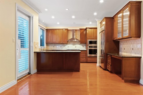 2189 Argyle Avenue, West Vancouver, BC - Indoor Photo Showing Kitchen