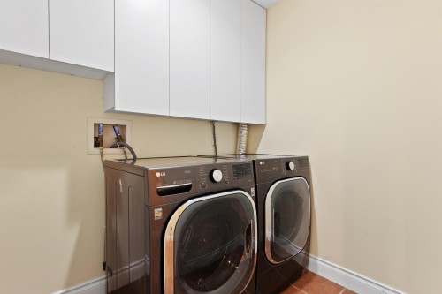2189 Argyle Avenue, West Vancouver, BC - Indoor Photo Showing Laundry Room