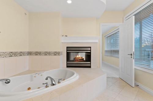 2189 Argyle Avenue, West Vancouver, BC - Indoor Photo Showing Bathroom