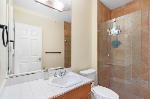 2189 Argyle Avenue, West Vancouver, BC - Indoor Photo Showing Bathroom