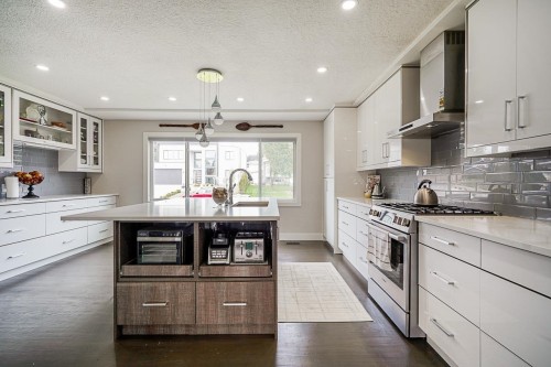 1930 Orland Drive, Coquitlam, BC - Indoor Photo Showing Kitchen With Upgraded Kitchen