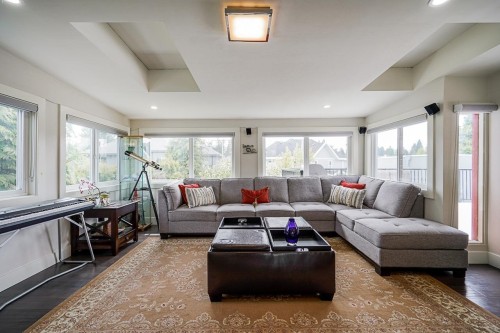 1930 Orland Drive, Coquitlam, BC - Indoor Photo Showing Living Room