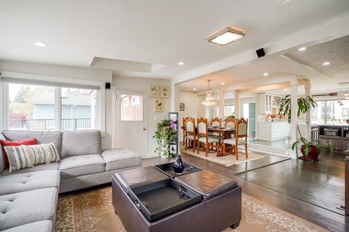 1930 Orland Drive, Coquitlam, BC - Indoor Photo Showing Living Room
