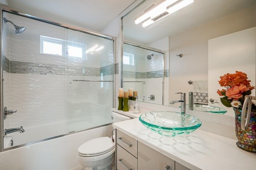 1930 Orland Drive, Coquitlam, BC - Indoor Photo Showing Bathroom