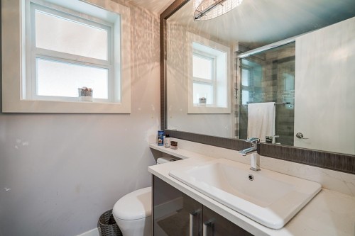 1930 Orland Drive, Coquitlam, BC - Indoor Photo Showing Bathroom