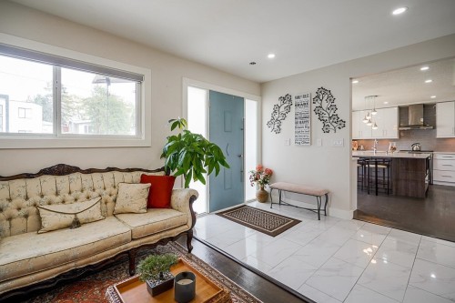 1930 Orland Drive, Coquitlam, BC - Indoor Photo Showing Living Room