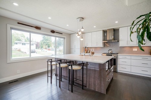 1930 Orland Drive, Coquitlam, BC - Indoor Photo Showing Kitchen With Upgraded Kitchen