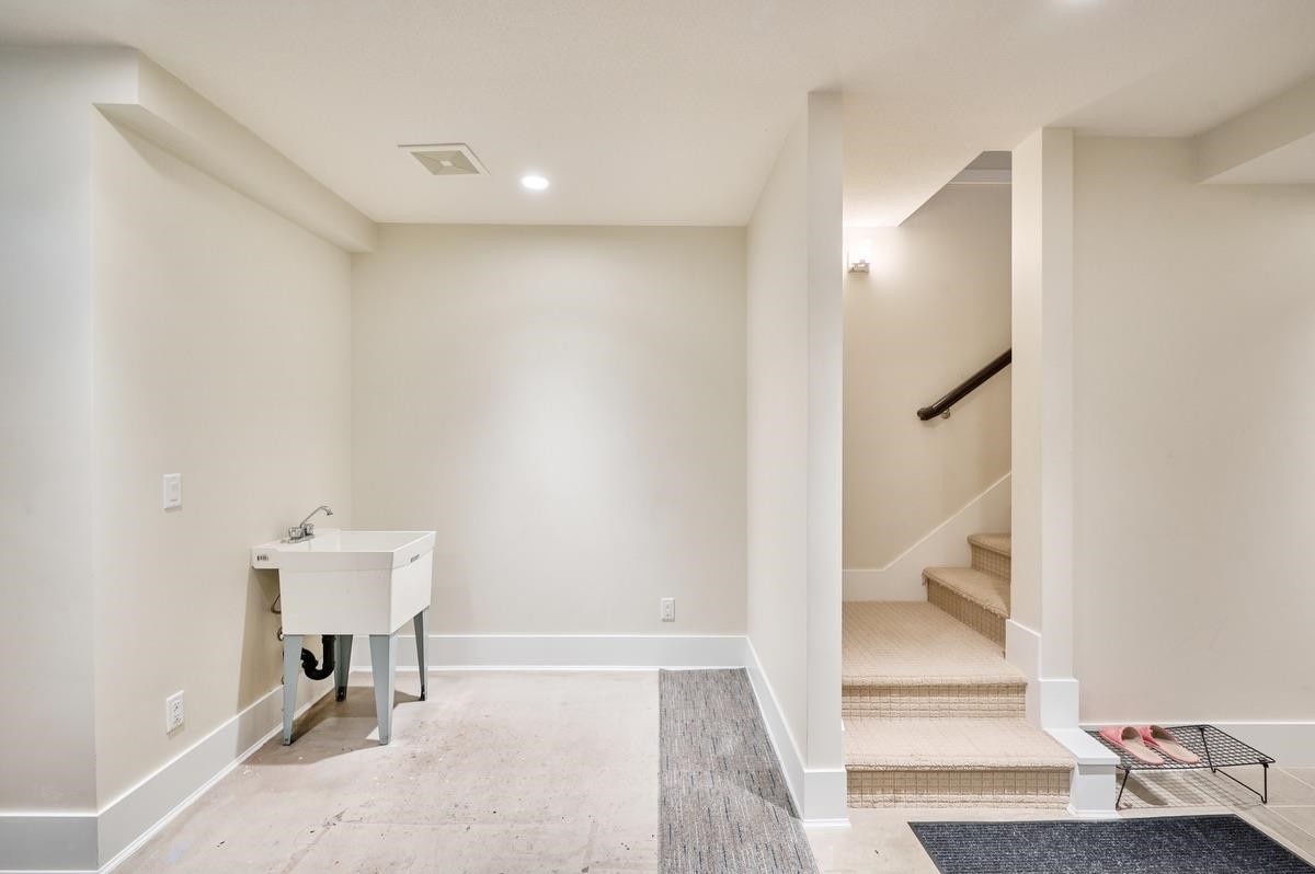 5483 Dunbar Street, Vancouver, BC - Indoor