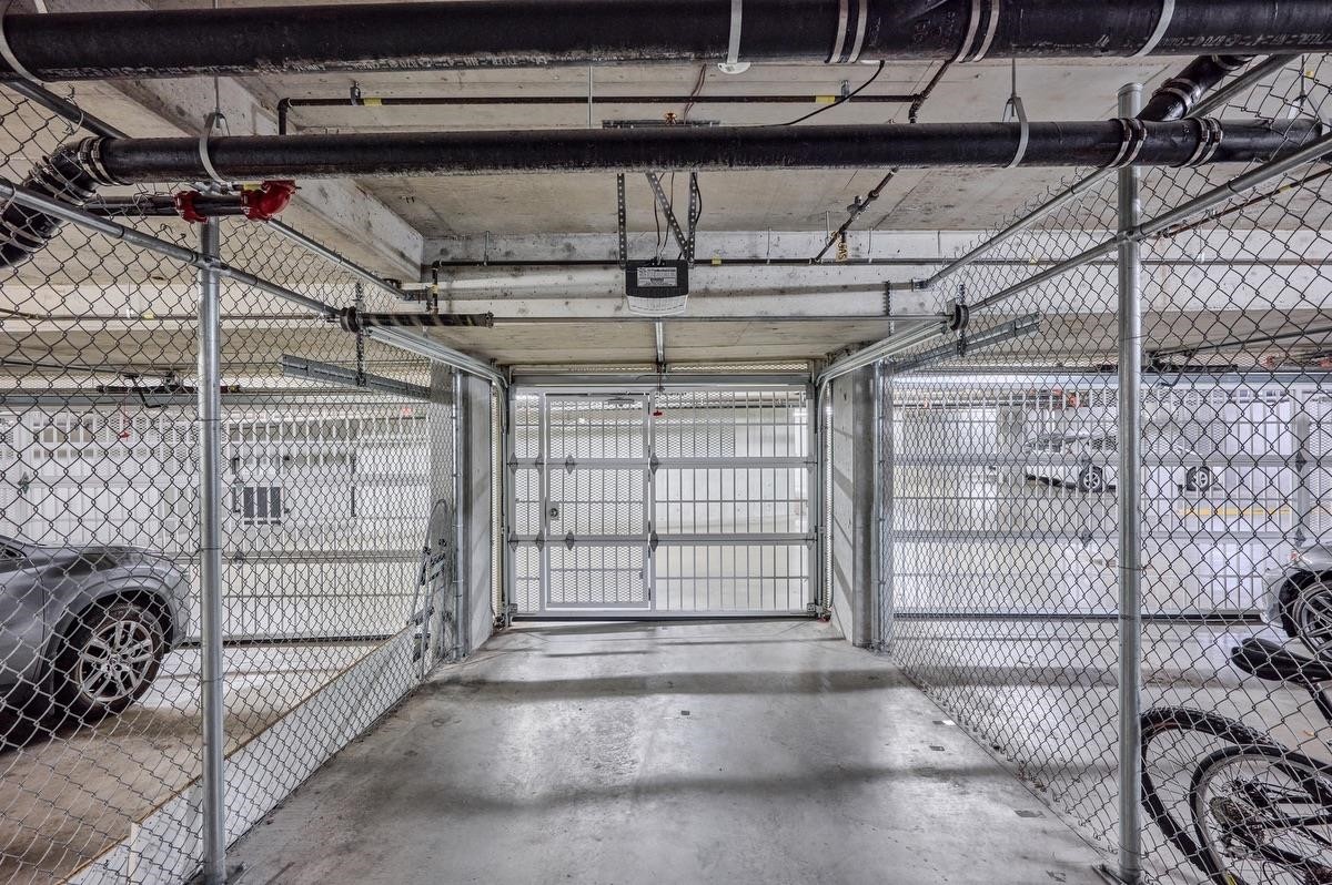 5483 Dunbar Street, Vancouver, BC - Indoor Photo Showing Garage