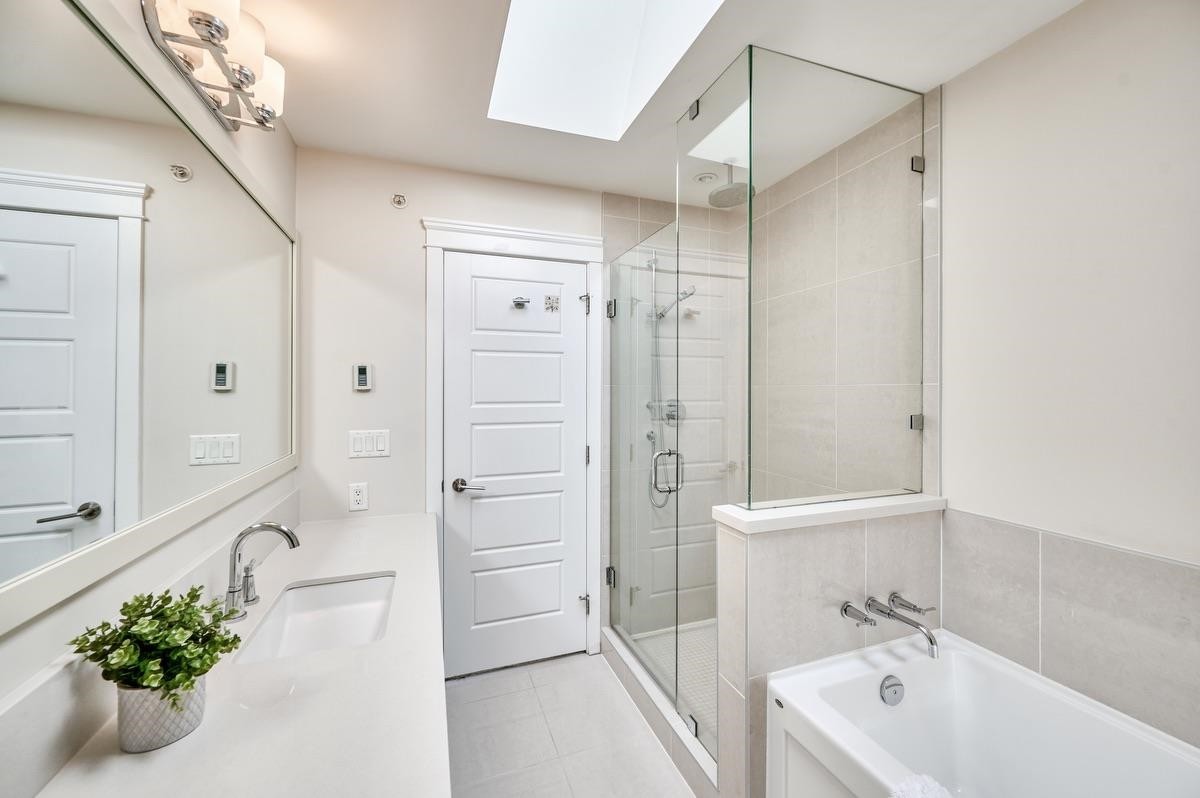 5483 Dunbar Street, Vancouver, BC - Indoor Photo Showing Bathroom