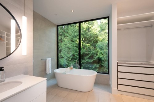4181 Rose Crescent, West Vancouver, BC - Indoor Photo Showing Bathroom