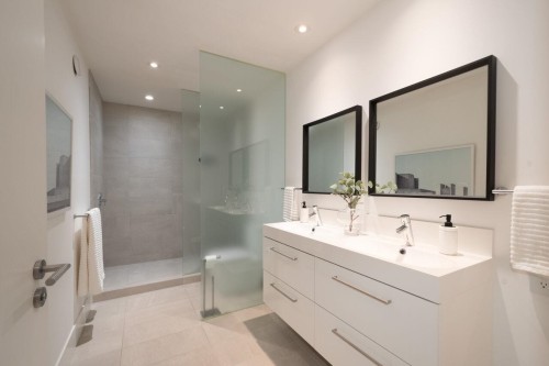 4181 Rose Crescent, West Vancouver, BC - Indoor Photo Showing Bathroom