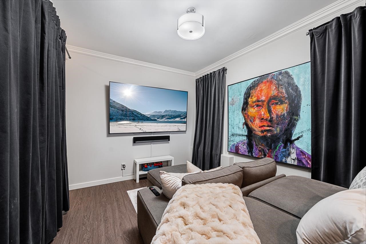 1075 Esplanade Avenue, West Vancouver, BC - Indoor Photo Showing Bedroom