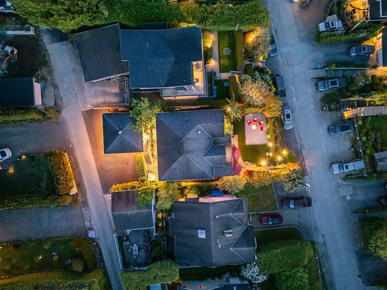 1075 Esplanade Avenue, West Vancouver, BC - Outdoor