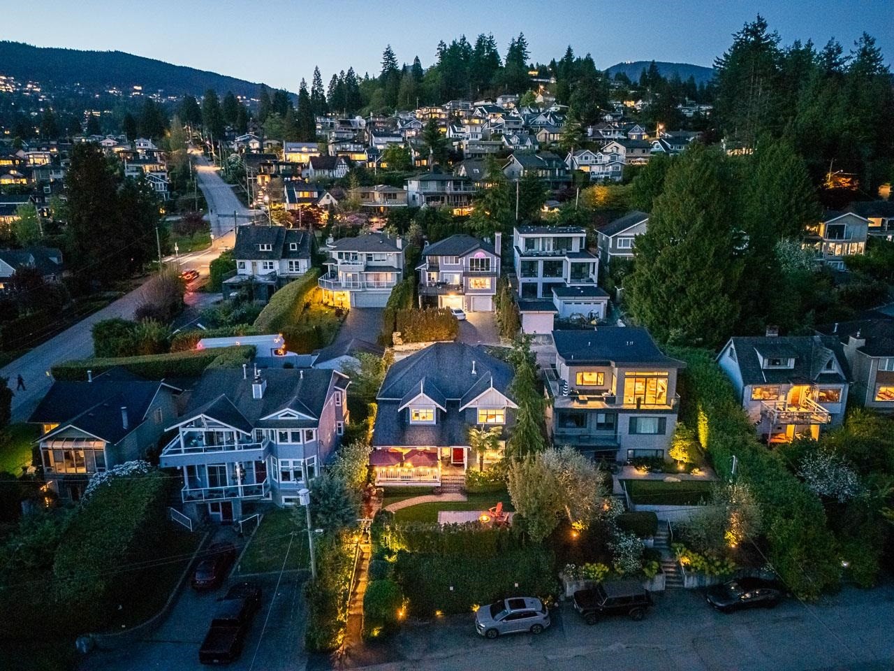 1075 Esplanade Avenue, West Vancouver, BC - Outdoor With View