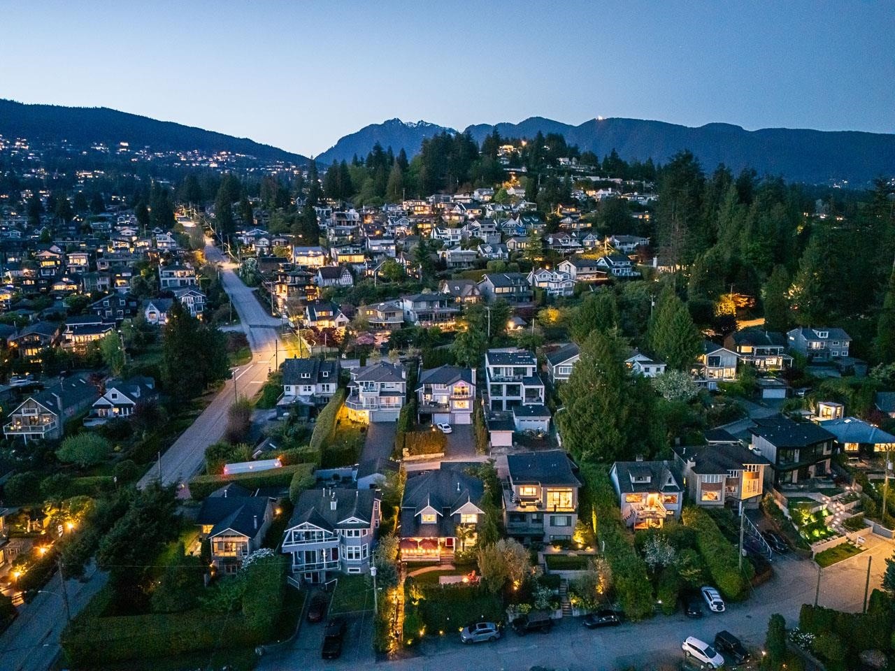 1075 Esplanade Avenue, West Vancouver, BC - Outdoor With View