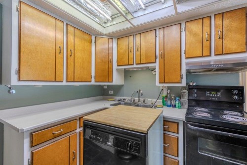 640 Clarke Road, Coquitlam, BC - Indoor Photo Showing Kitchen With Double Sink