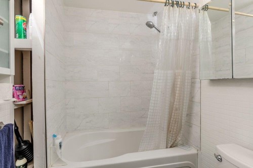 640 Clarke Road, Coquitlam, BC - Indoor Photo Showing Bathroom