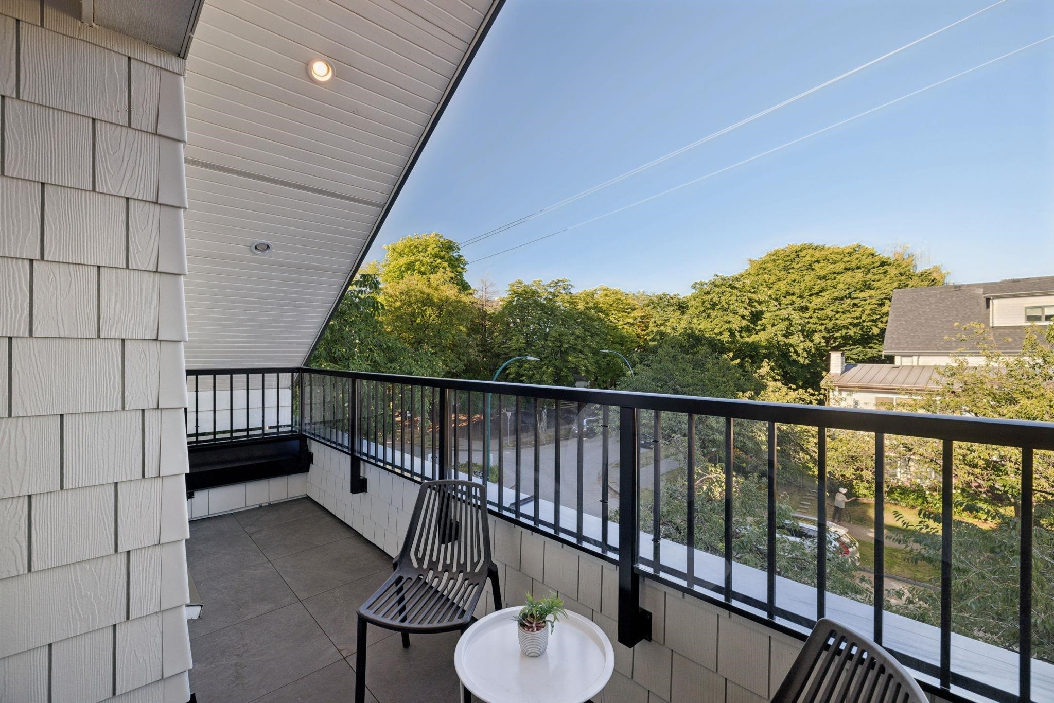 588 10Th Avenue E, Vancouver, BC - Outdoor With Exterior