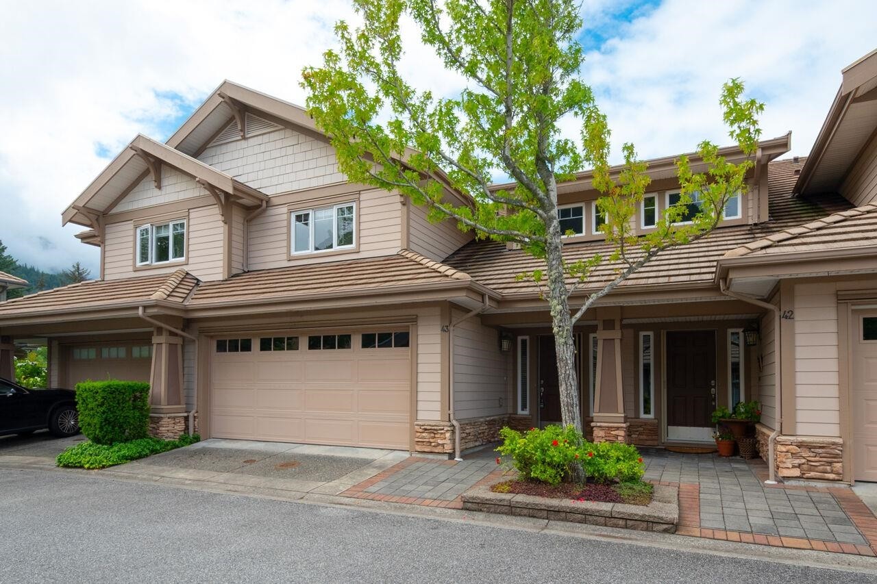 43 Point Terrace, West Vancouver, BC - Outdoor With Facade