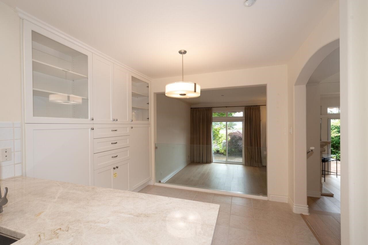 43 Point Terrace, West Vancouver, BC - Indoor Photo Showing Other Room