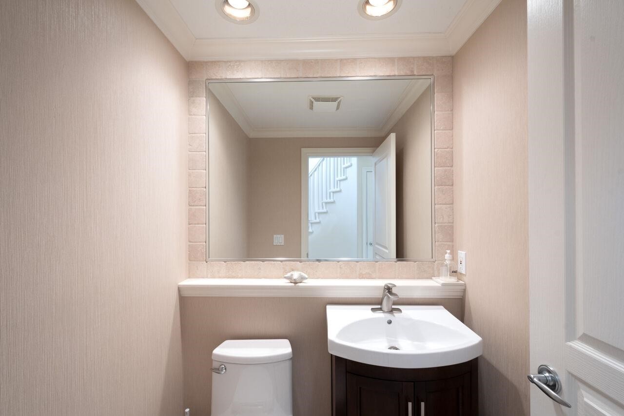 43 Point Terrace, West Vancouver, BC - Indoor Photo Showing Bathroom