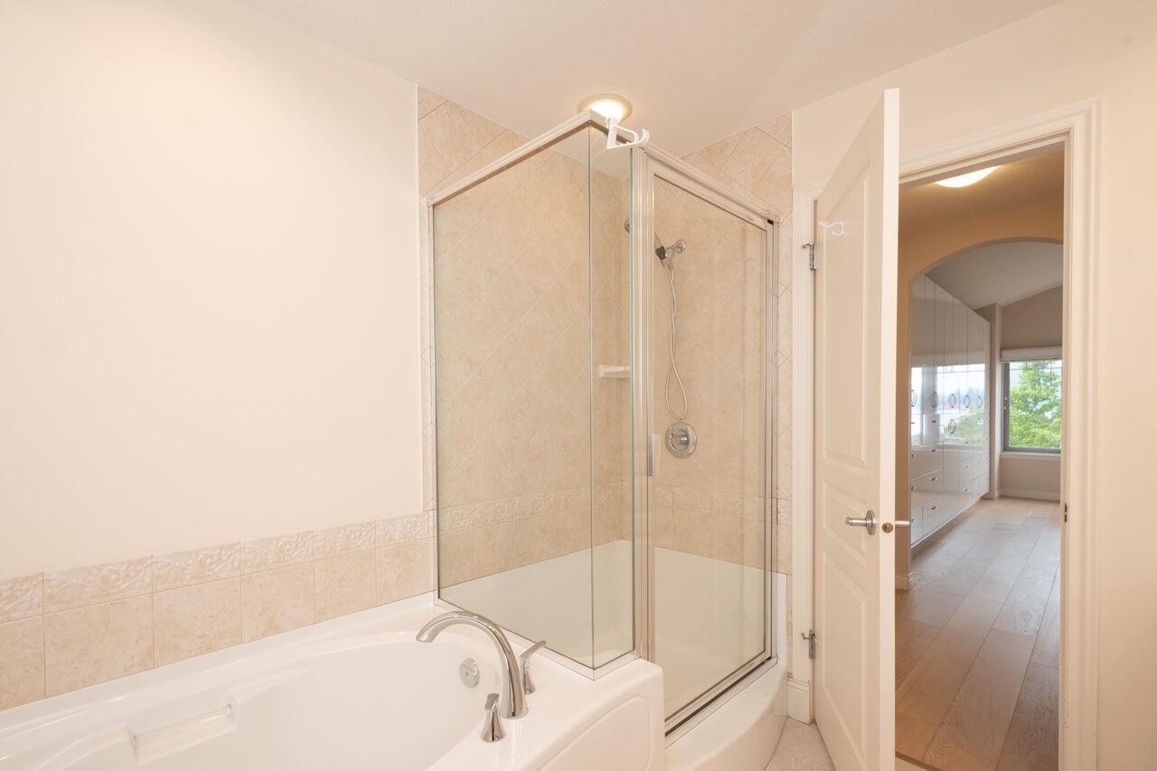 43 Point Terrace, West Vancouver, BC - Indoor Photo Showing Bathroom