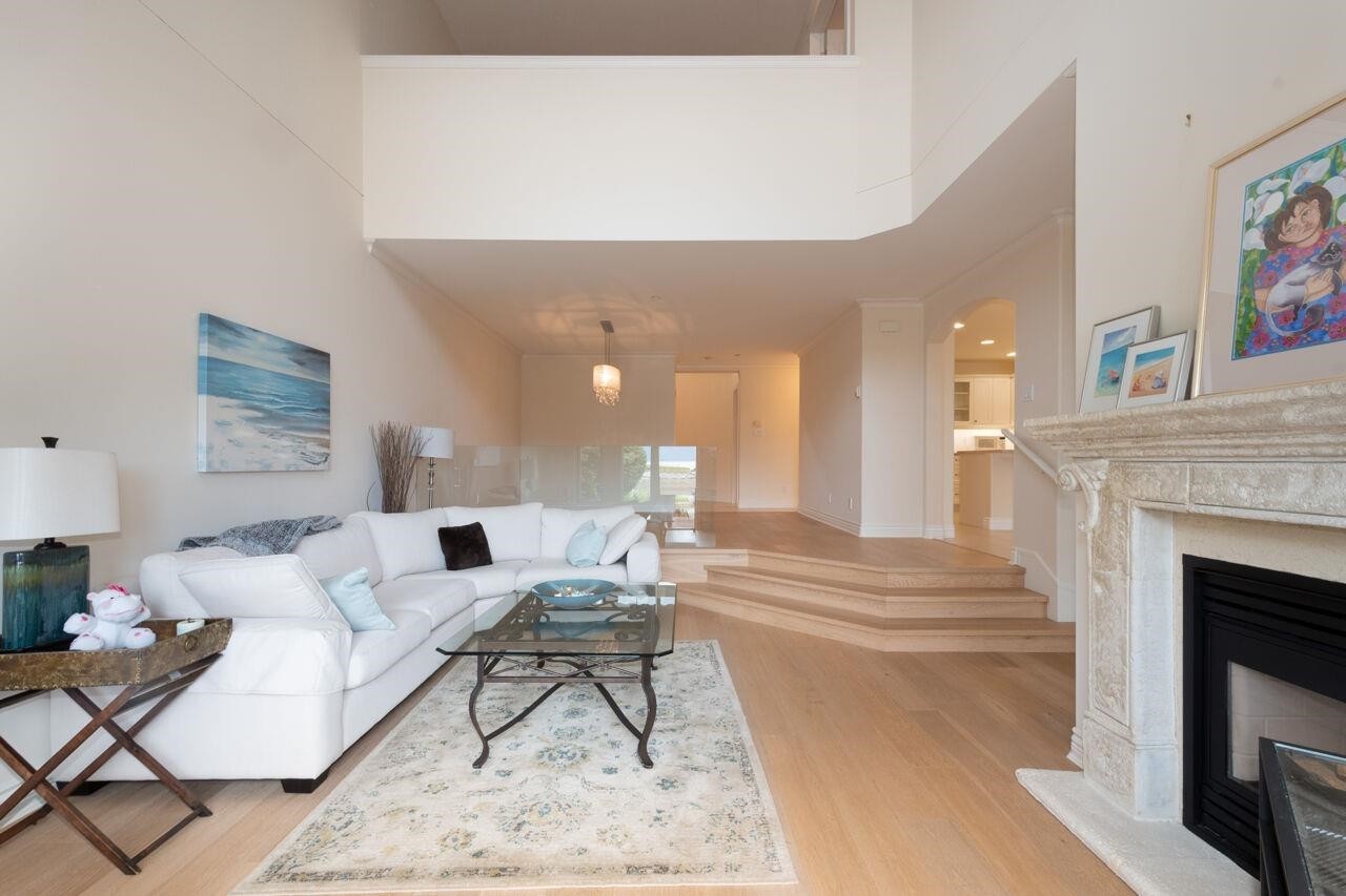 43 Point Terrace, West Vancouver, BC - Indoor Photo Showing Living Room With Fireplace