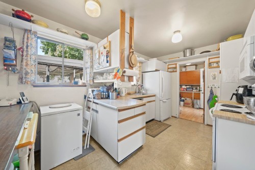 6731 Camsell Crescent, Richmond, BC - Indoor Photo Showing Laundry Room