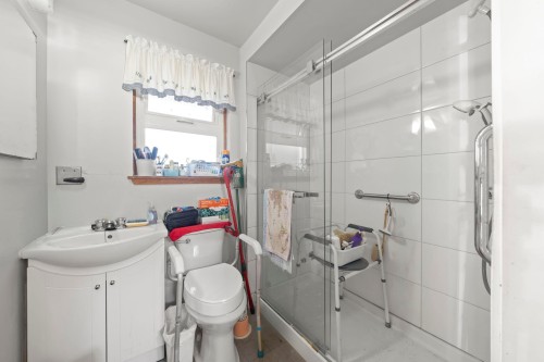 6731 Camsell Crescent, Richmond, BC - Indoor Photo Showing Bathroom