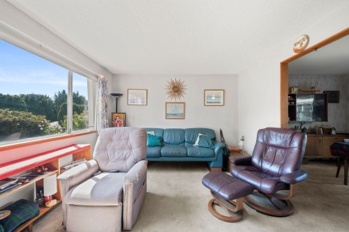 6731 Camsell Crescent, Richmond, BC - Indoor Photo Showing Living Room