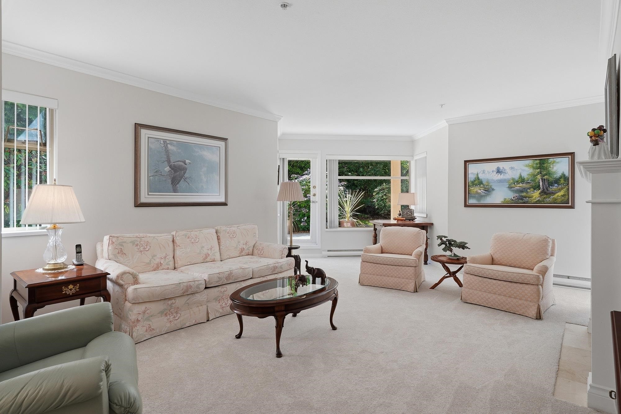 103-1118 55 Street, Delta, BC - Indoor Photo Showing Living Room With Fireplace