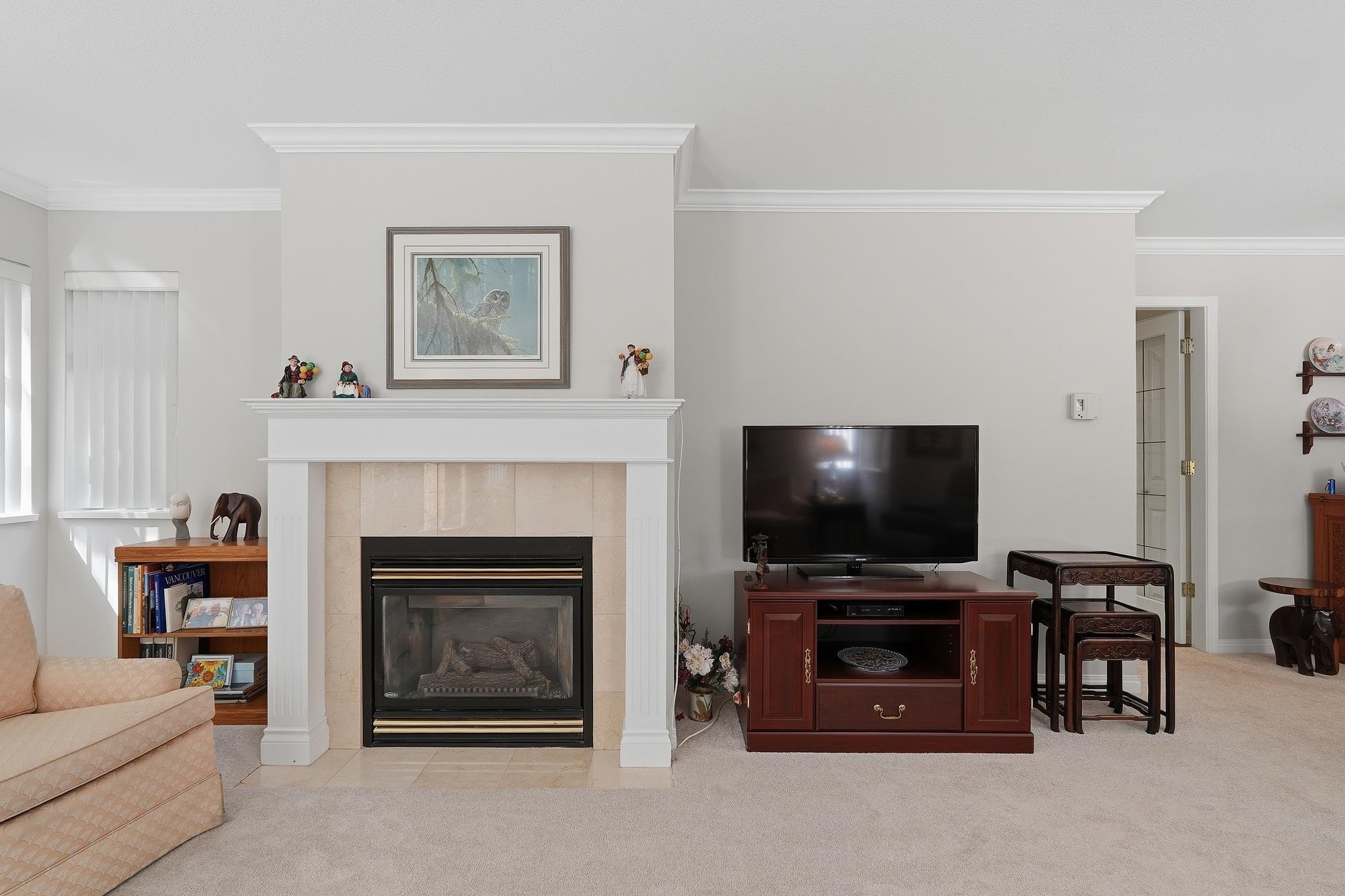 103-1118 55 Street, Delta, BC - Indoor Photo Showing Living Room