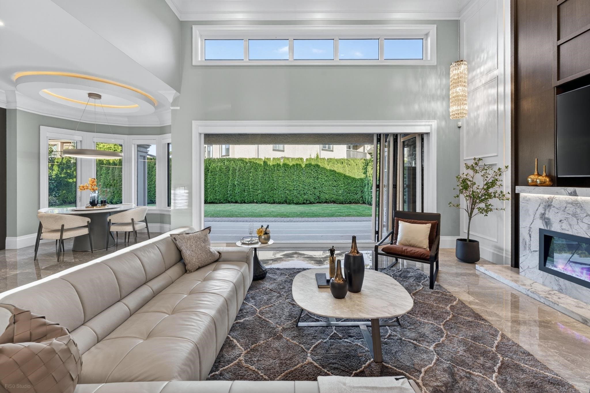 6331 Chatsworth Road, Richmond, BC - Indoor Photo Showing Living Room With Fireplace