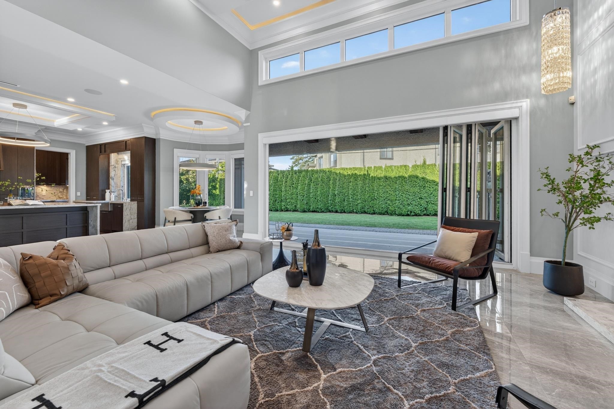 6331 Chatsworth Road, Richmond, BC - Indoor Photo Showing Living Room