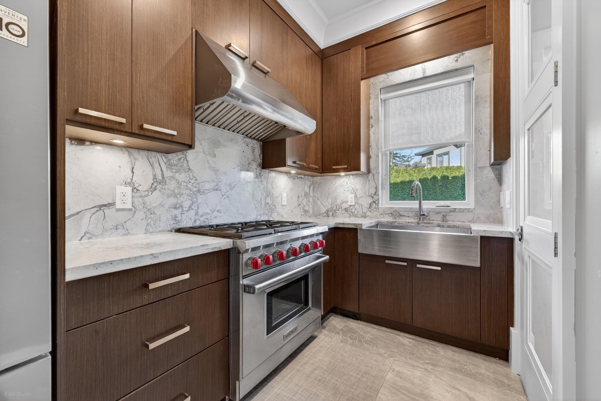 6331 Chatsworth Road, Richmond, BC - Indoor Photo Showing Kitchen With Upgraded Kitchen