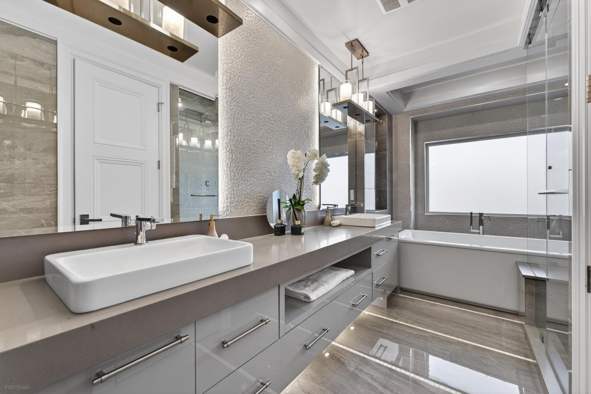 6331 Chatsworth Road, Richmond, BC - Indoor Photo Showing Bathroom