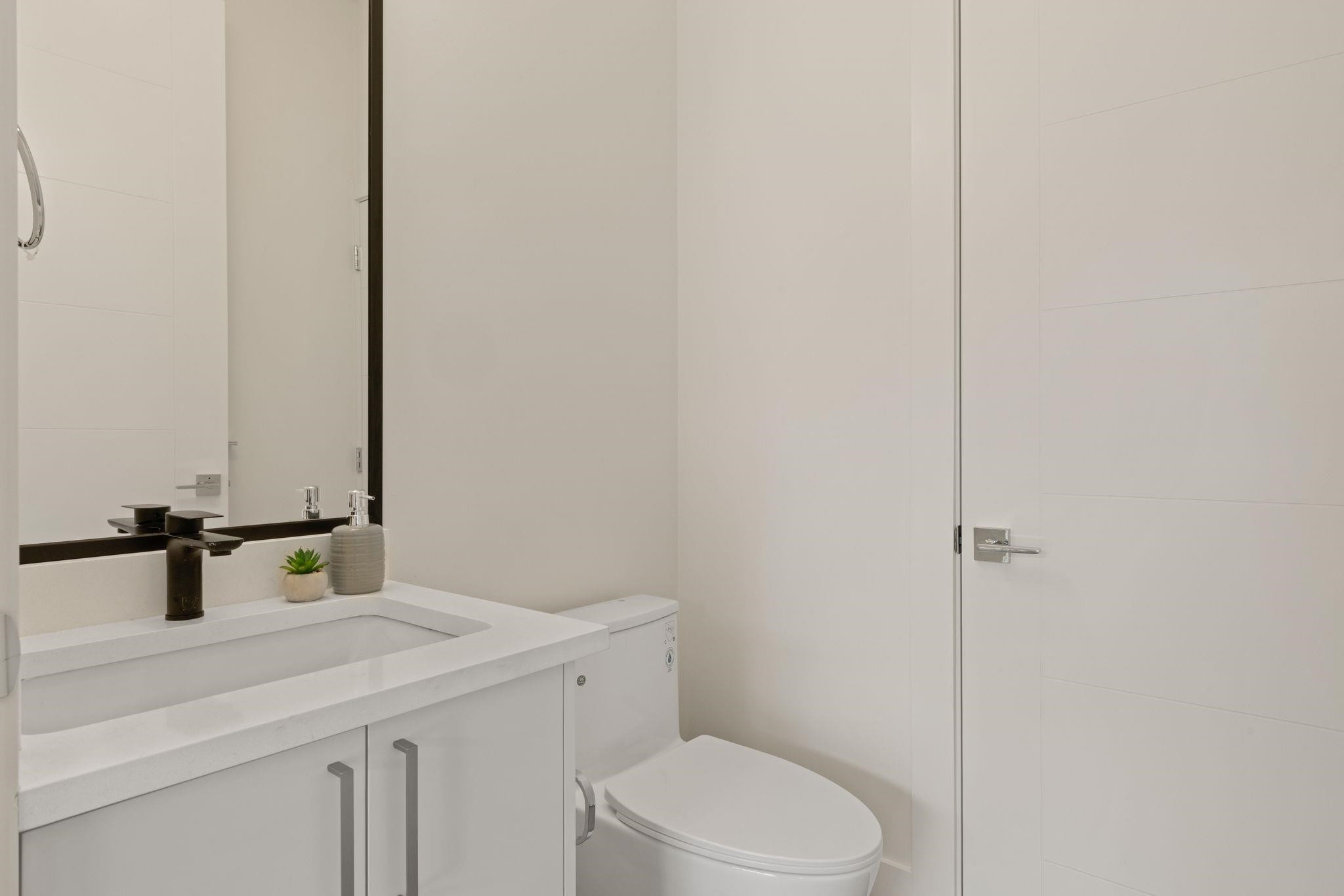 2138 Venables Street, Vancouver, BC - Indoor Photo Showing Bathroom