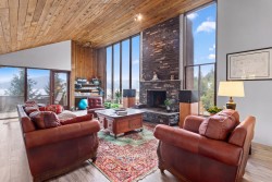 115 Isleview Place Lions Bay, BC V0N 2E0